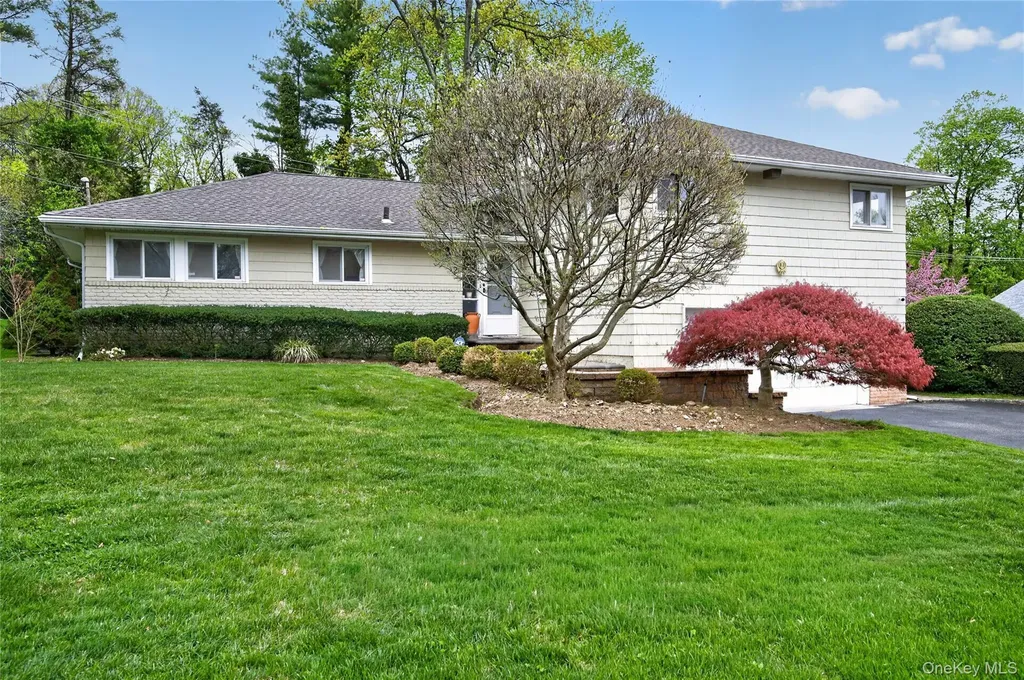 2 Vanad Drive East Hills NY 11576