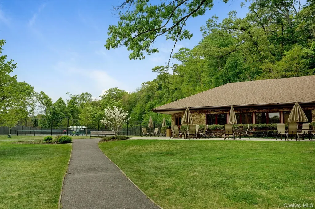 2 Vanad Drive East Hills NY 11576