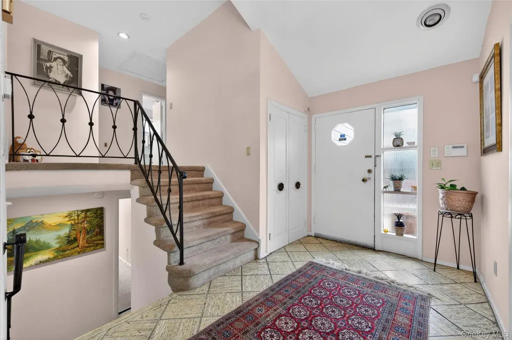 2 Vanad Drive East Hills NY 11576