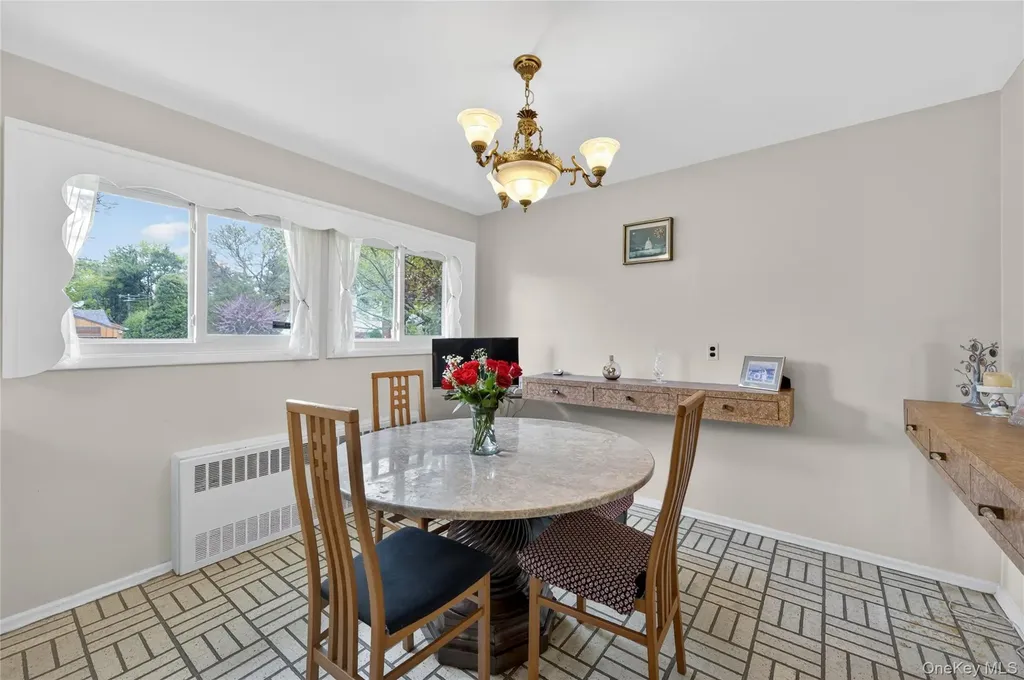 2 Vanad Drive East Hills NY 11576