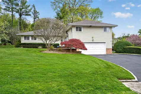 2 Vanad Drive East Hills NY 11576
