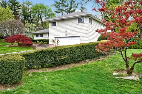 2 Vanad Drive East Hills NY 11576