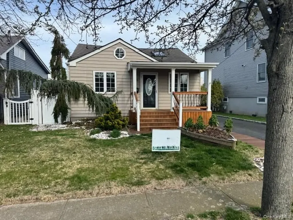 75 S Bay Drive Babylon NY 11702