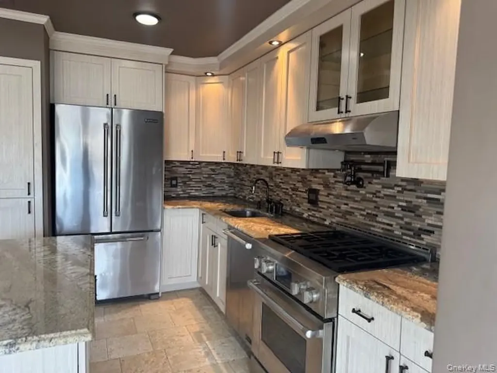 75 S Bay Drive Babylon NY 11702