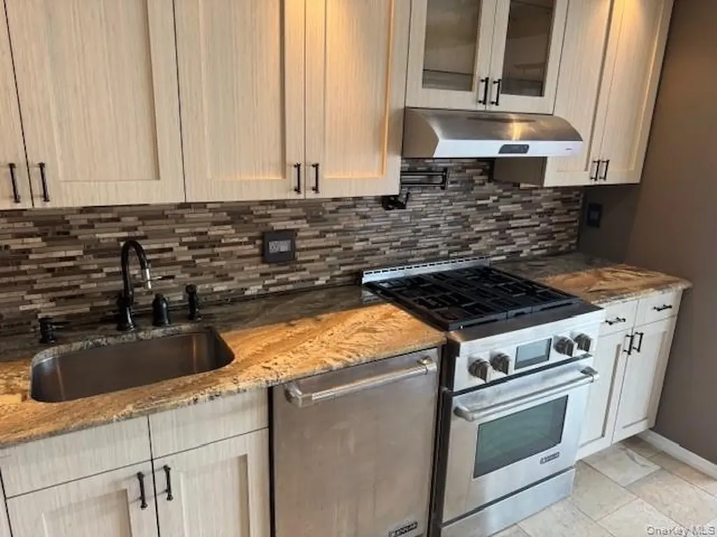 75 S Bay Drive Babylon NY 11702