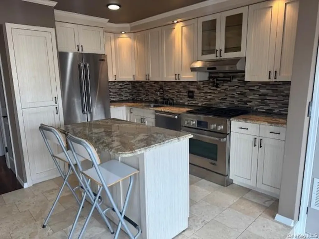 75 S Bay Drive Babylon NY 11702