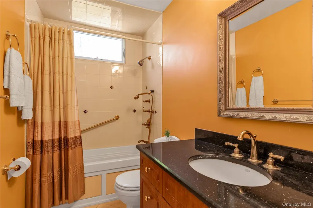 2056 Illona Lane Merrick NY 11566