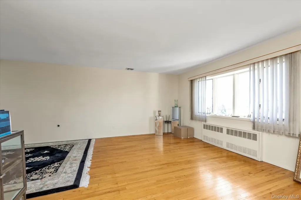 2056 Illona Lane Merrick NY 11566