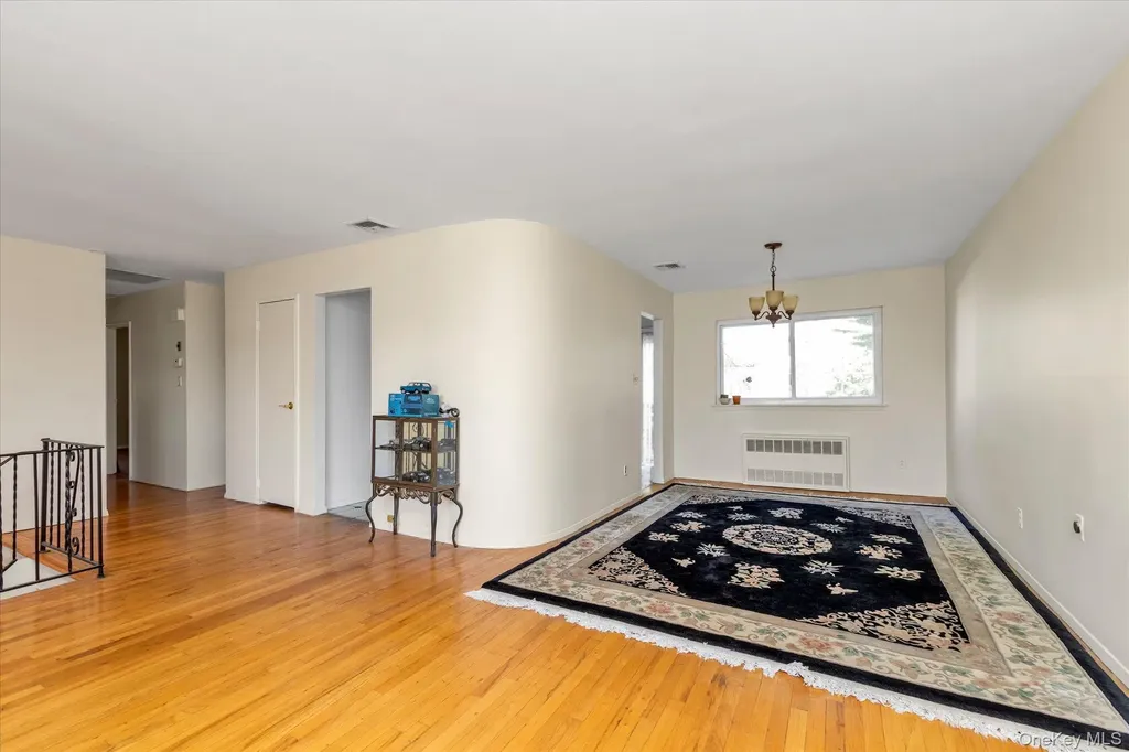2056 Illona Lane Merrick NY 11566