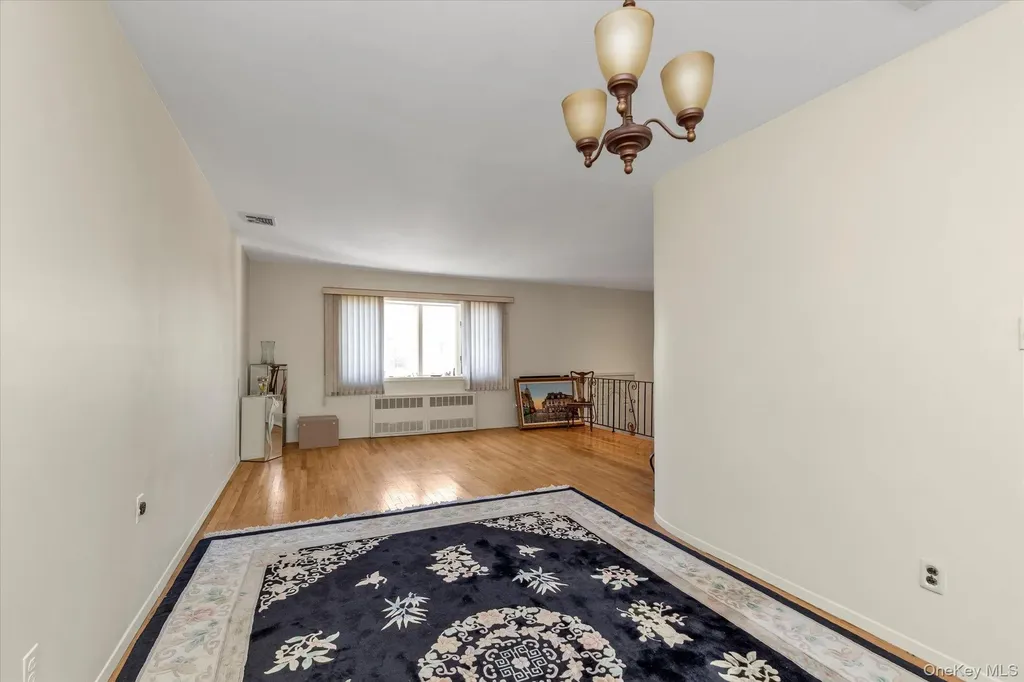 2056 Illona Lane Merrick NY 11566