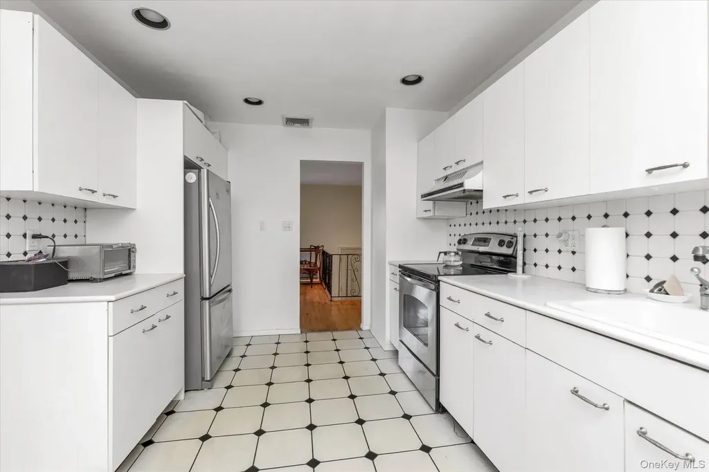 2056 Illona Lane Merrick NY 11566