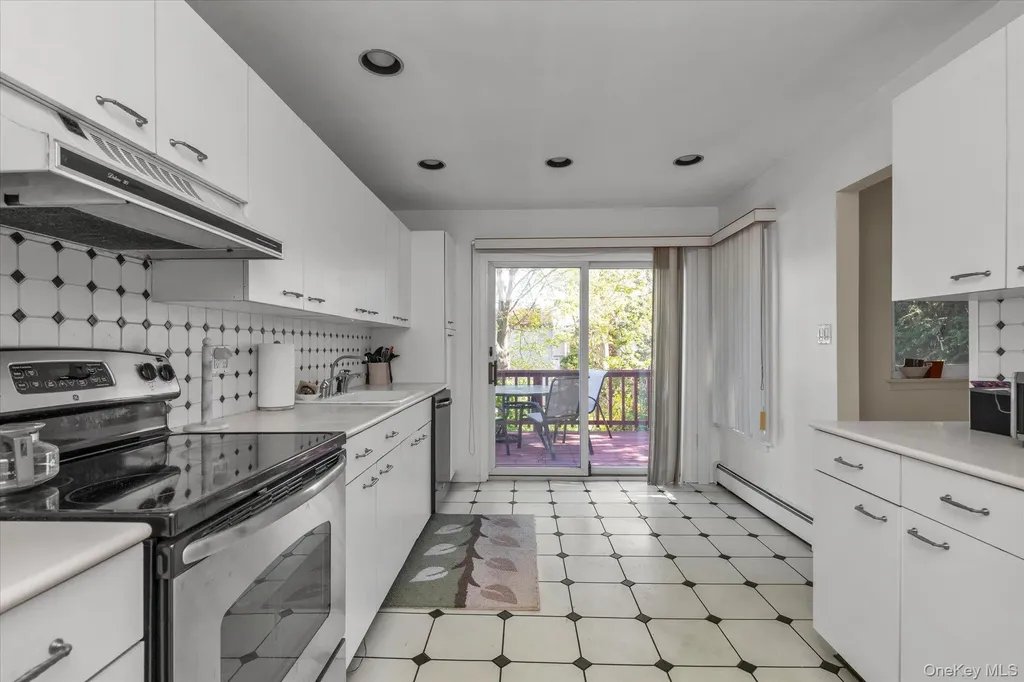 2056 Illona Lane Merrick NY 11566