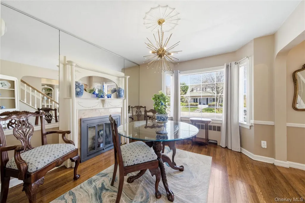 93 S Bay Avenue Brightwaters NY 11718