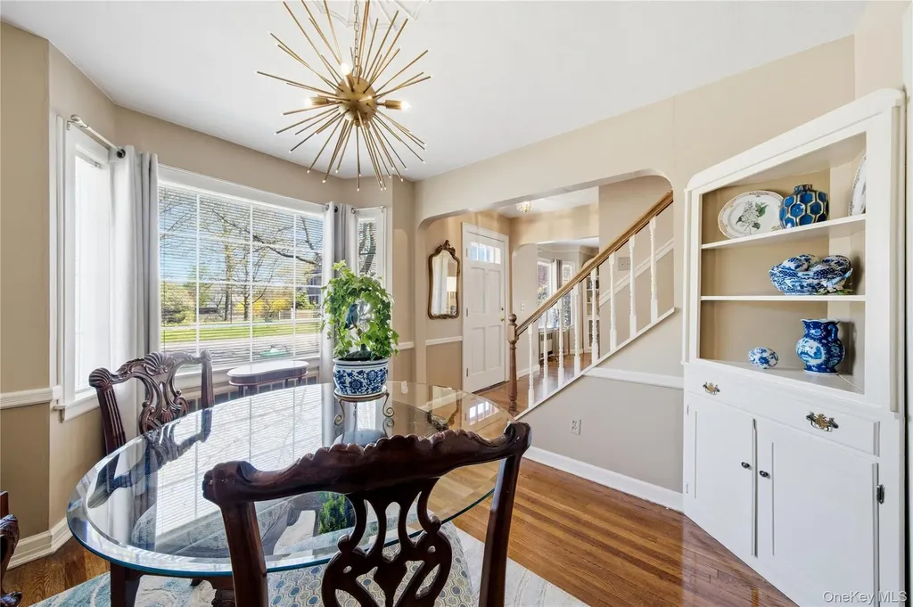 93 S Bay Avenue Brightwaters NY 11718