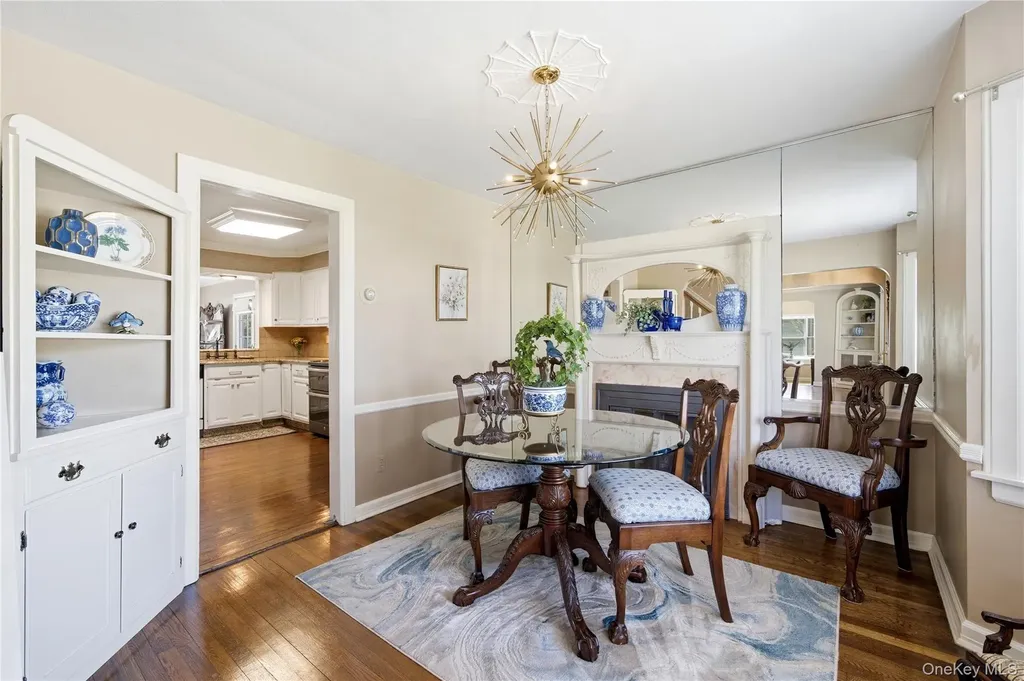 93 S Bay Avenue Brightwaters NY 11718