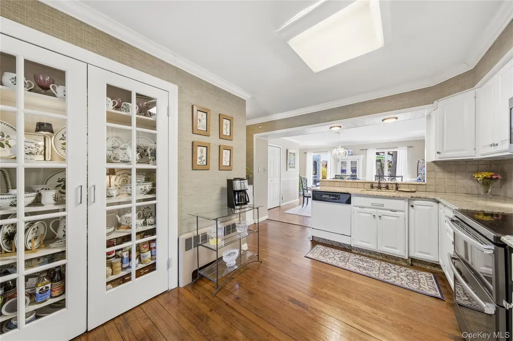 93 S Bay Avenue Brightwaters NY 11718
