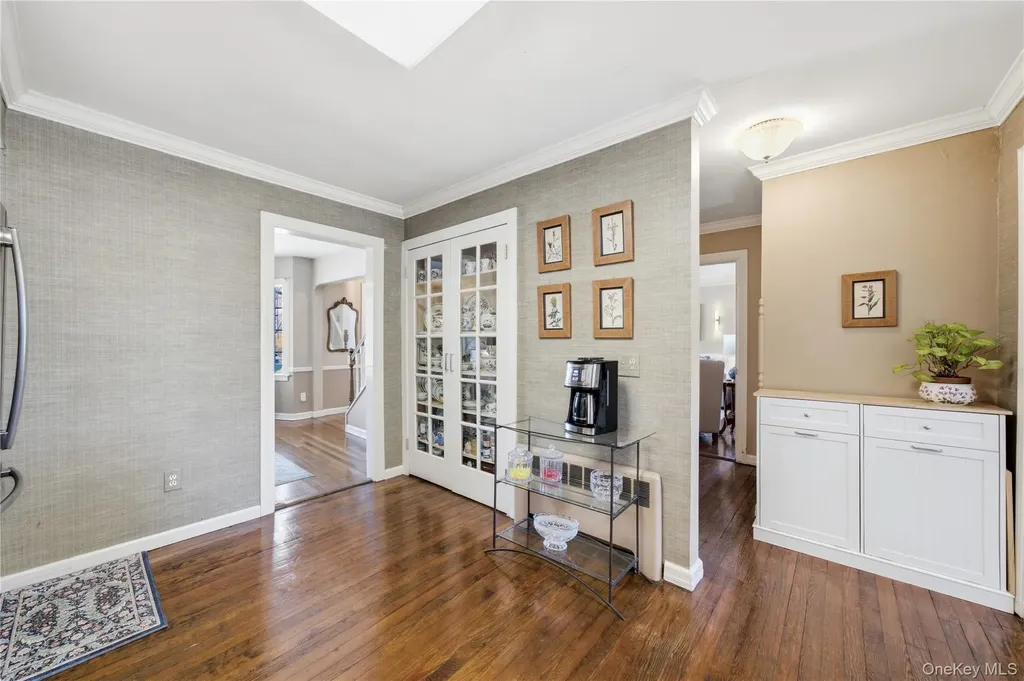93 S Bay Avenue Brightwaters NY 11718
