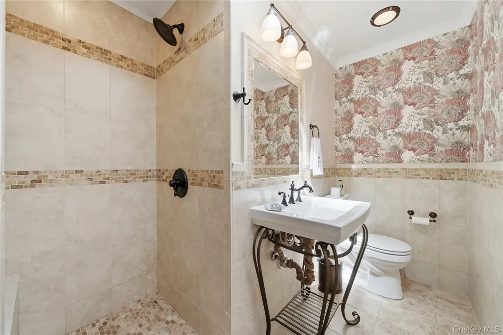 93 S Bay Avenue Brightwaters NY 11718