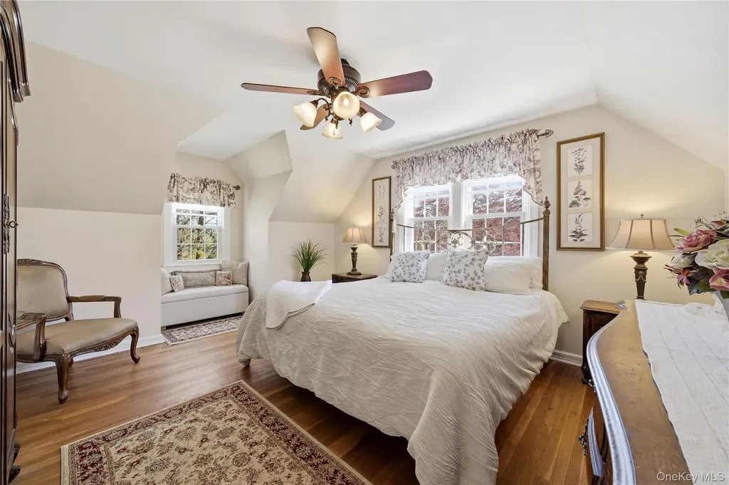 93 S Bay Avenue Brightwaters NY 11718