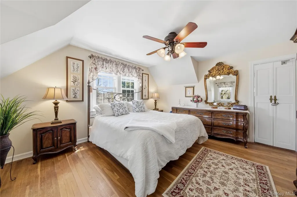 93 S Bay Avenue Brightwaters NY 11718