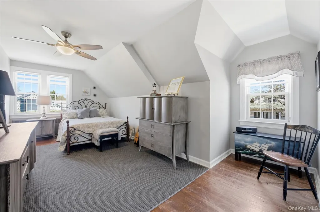 93 S Bay Avenue Brightwaters NY 11718