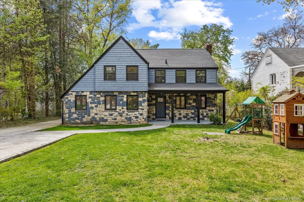 11 Brook Lane Great Neck NY 11023