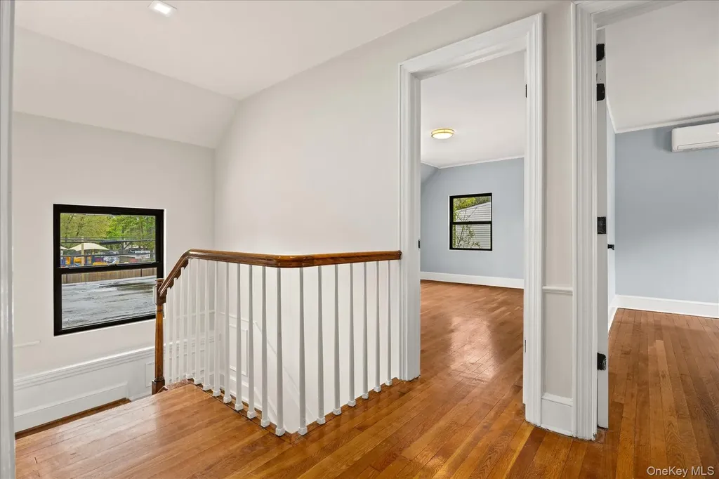 11 Brook Lane Great Neck NY 11023