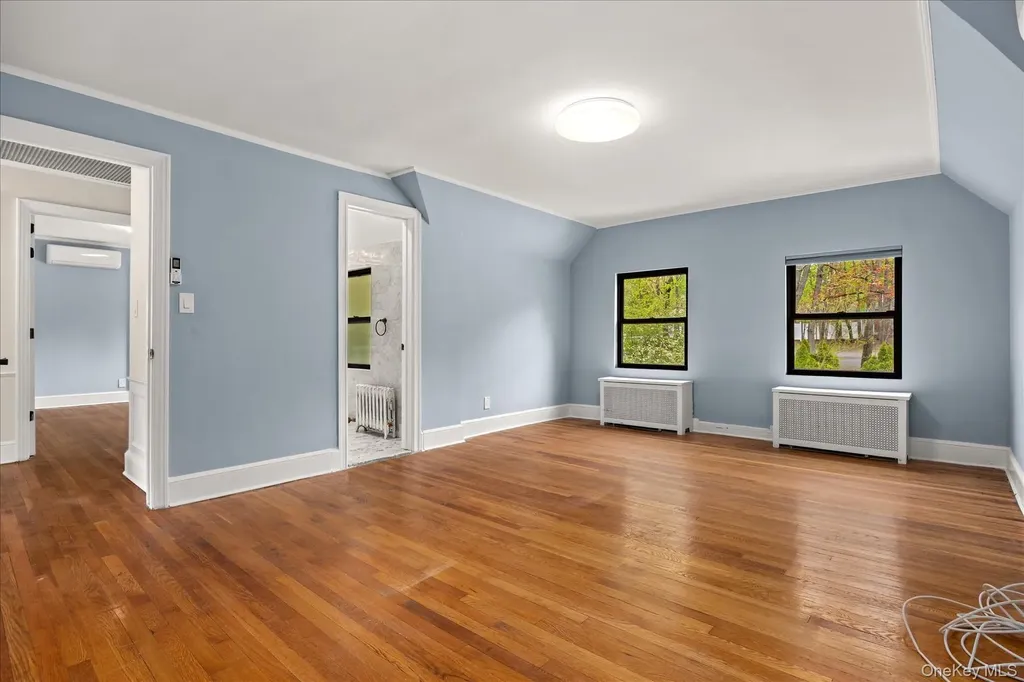 11 Brook Lane Great Neck NY 11023