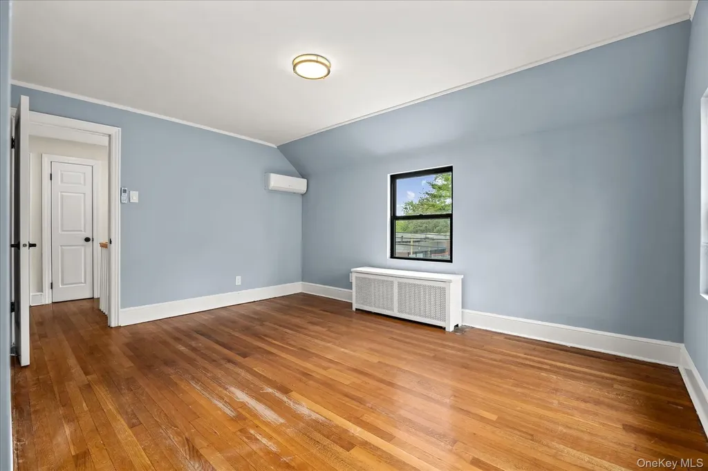 11 Brook Lane Great Neck NY 11023