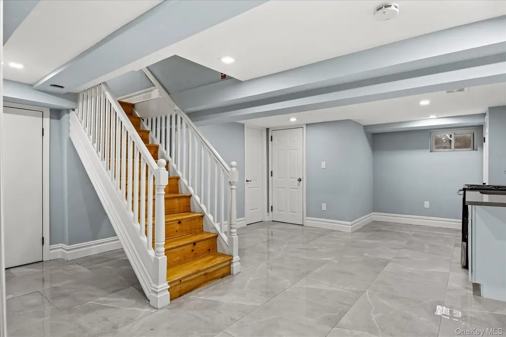 11 Brook Lane Great Neck NY 11023