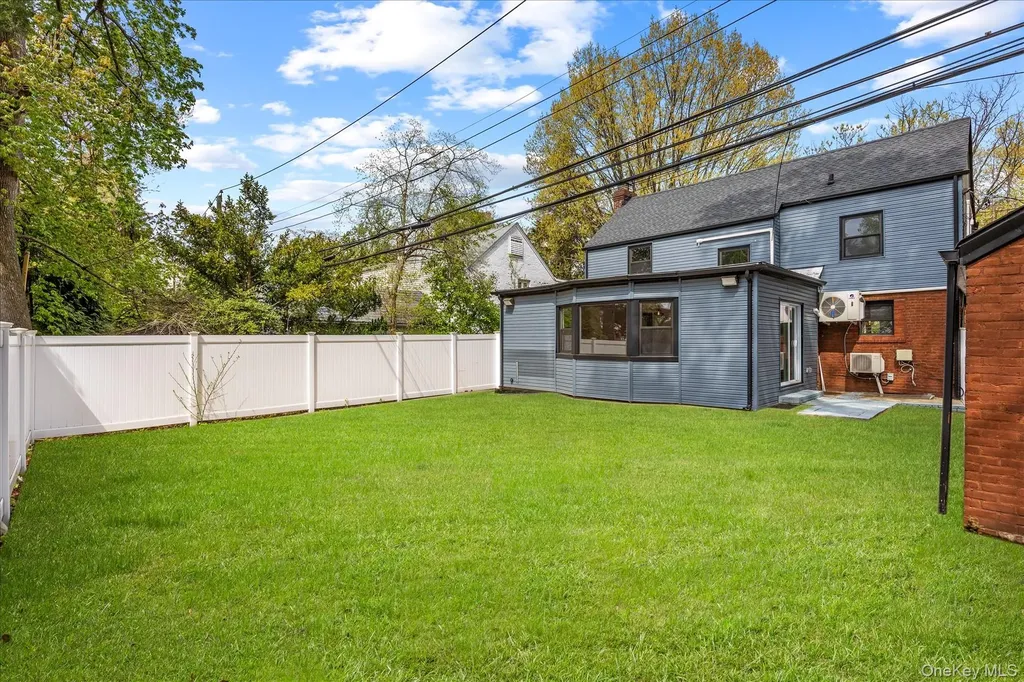 11 Brook Lane Great Neck NY 11023