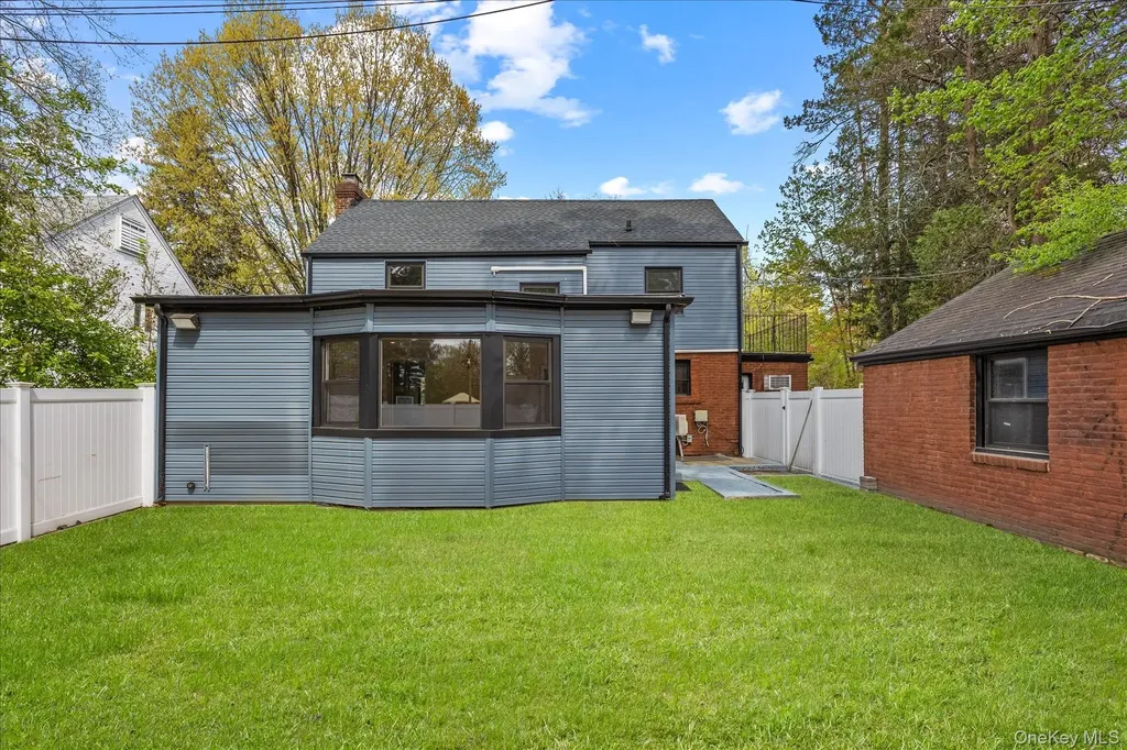 11 Brook Lane Great Neck NY 11023