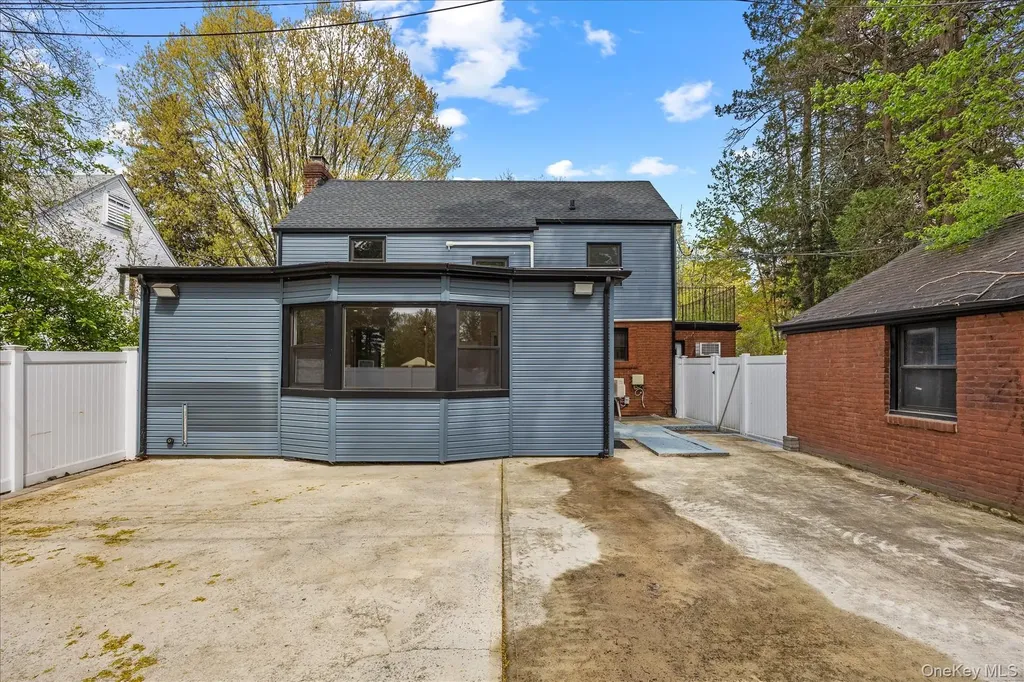 11 Brook Lane Great Neck NY 11023