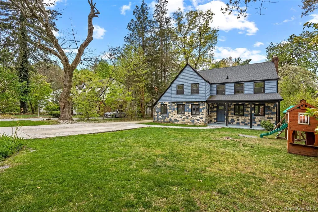 11 Brook Lane Great Neck NY 11023