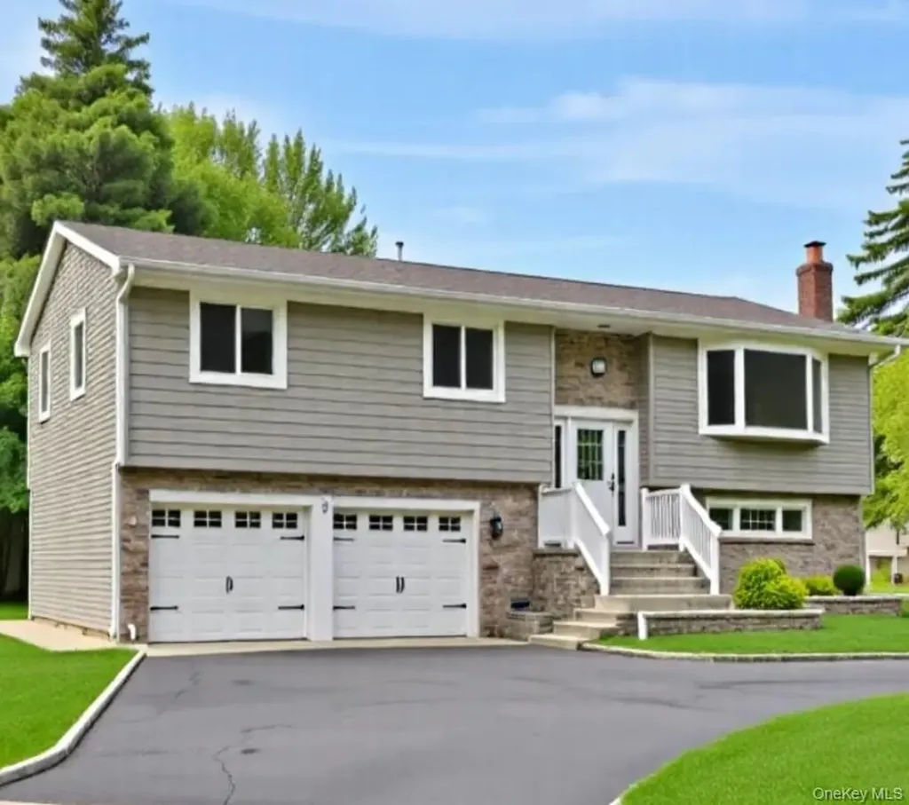 10 Evelyn Drive Bethpage NY 11714