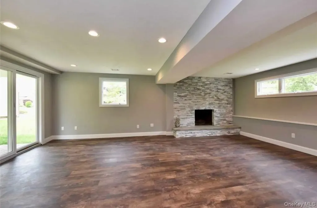 10 Evelyn Drive Bethpage NY 11714