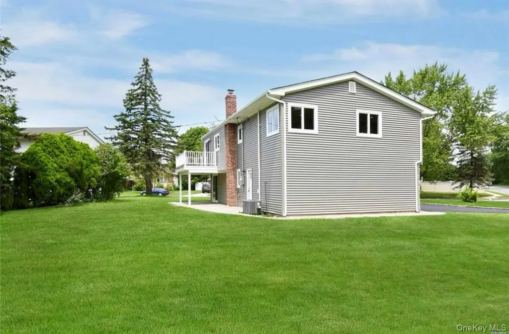 10 Evelyn Drive Bethpage NY 11714