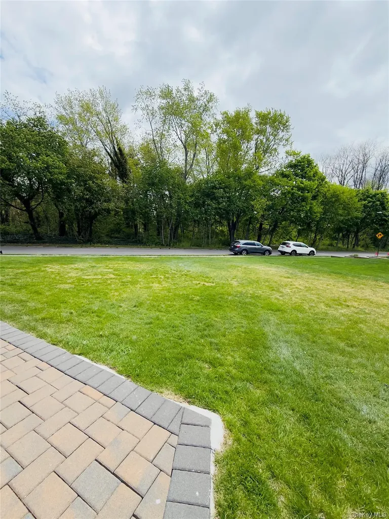 10 Evelyn Drive Bethpage NY 11714