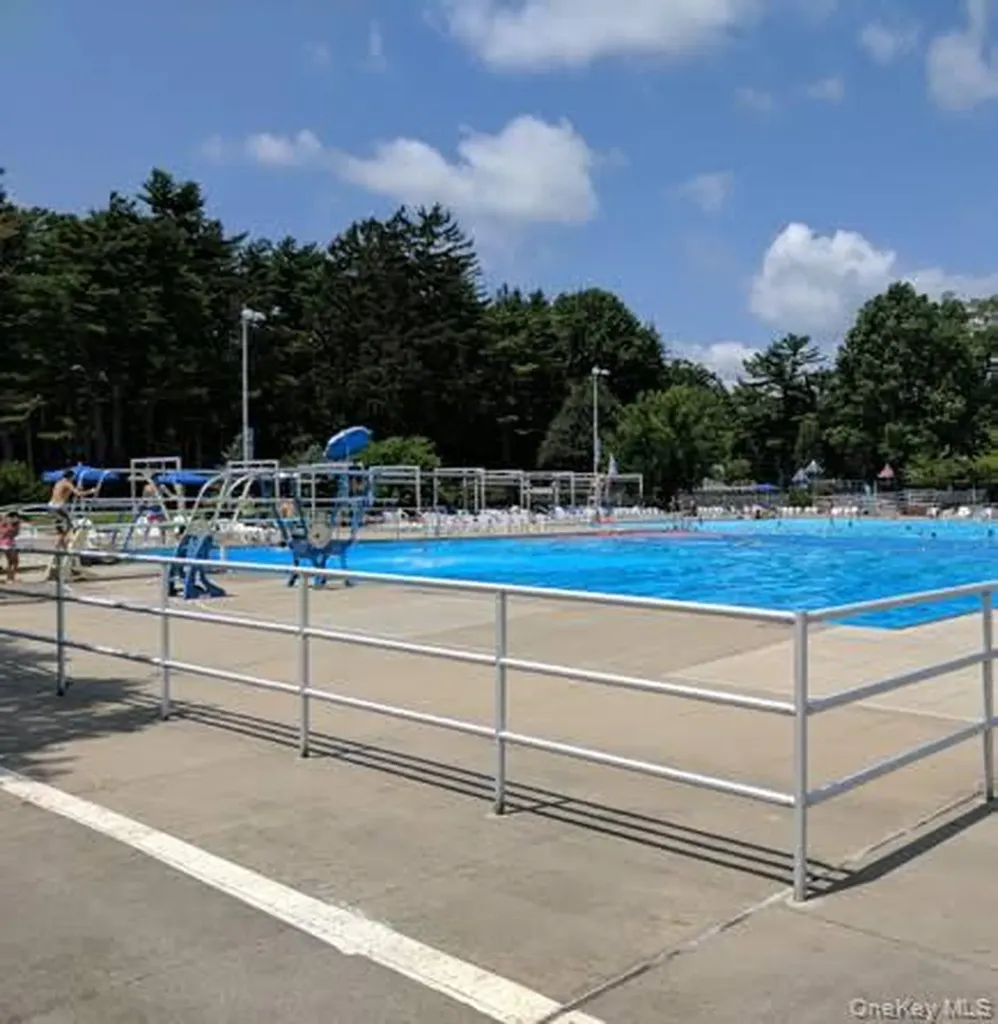 10 Evelyn Drive Bethpage NY 11714