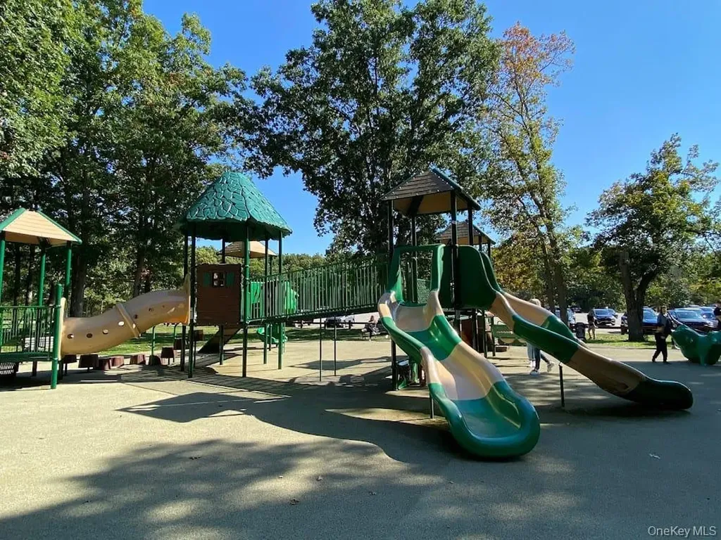 10 Evelyn Drive Bethpage NY 11714