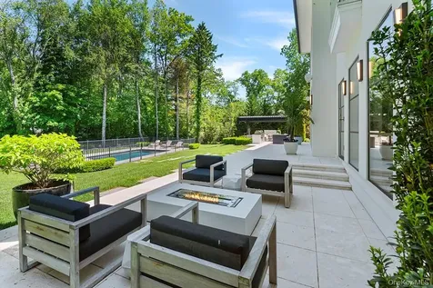 22 Eastview Lane Old Brookville NY 11545