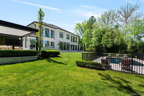 22 Eastview Lane Old Brookville NY 11545