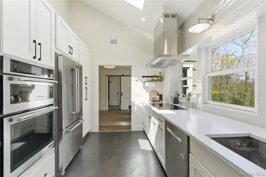 19 Erick Court Cold Spring Harbor NY 11724
