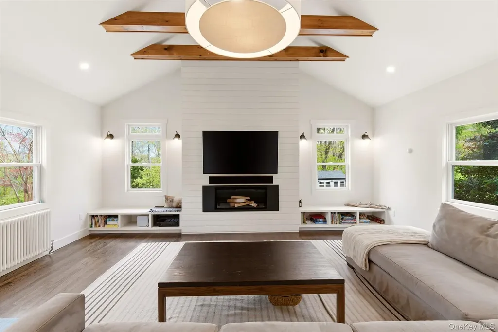 19 Erick Court Cold Spring Harbor NY 11724