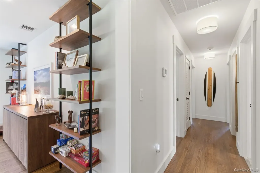 19 Erick Court Cold Spring Harbor NY 11724