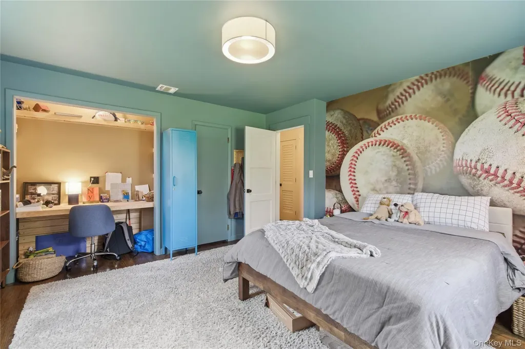 19 Erick Court Cold Spring Harbor NY 11724