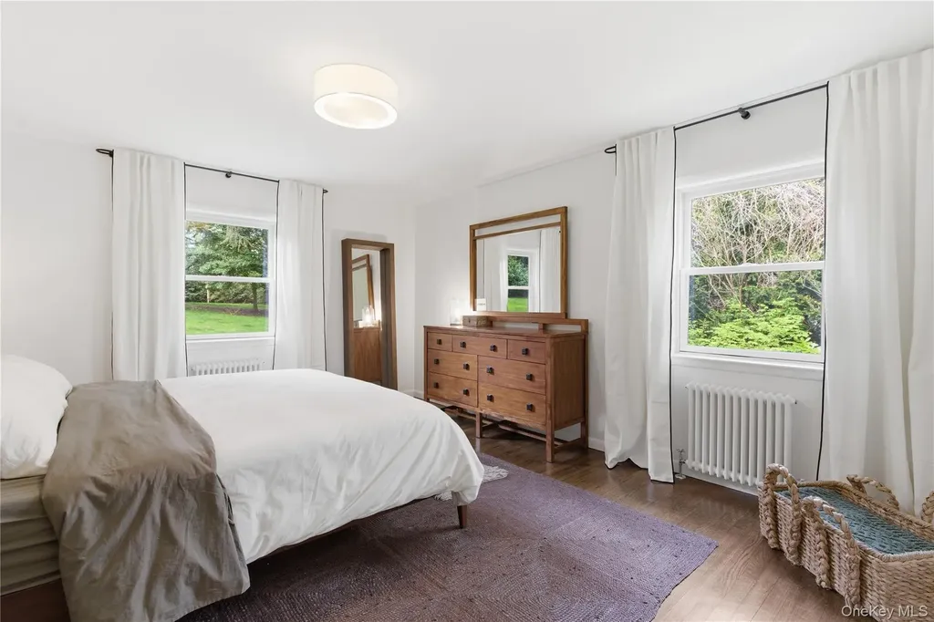 19 Erick Court Cold Spring Harbor NY 11724