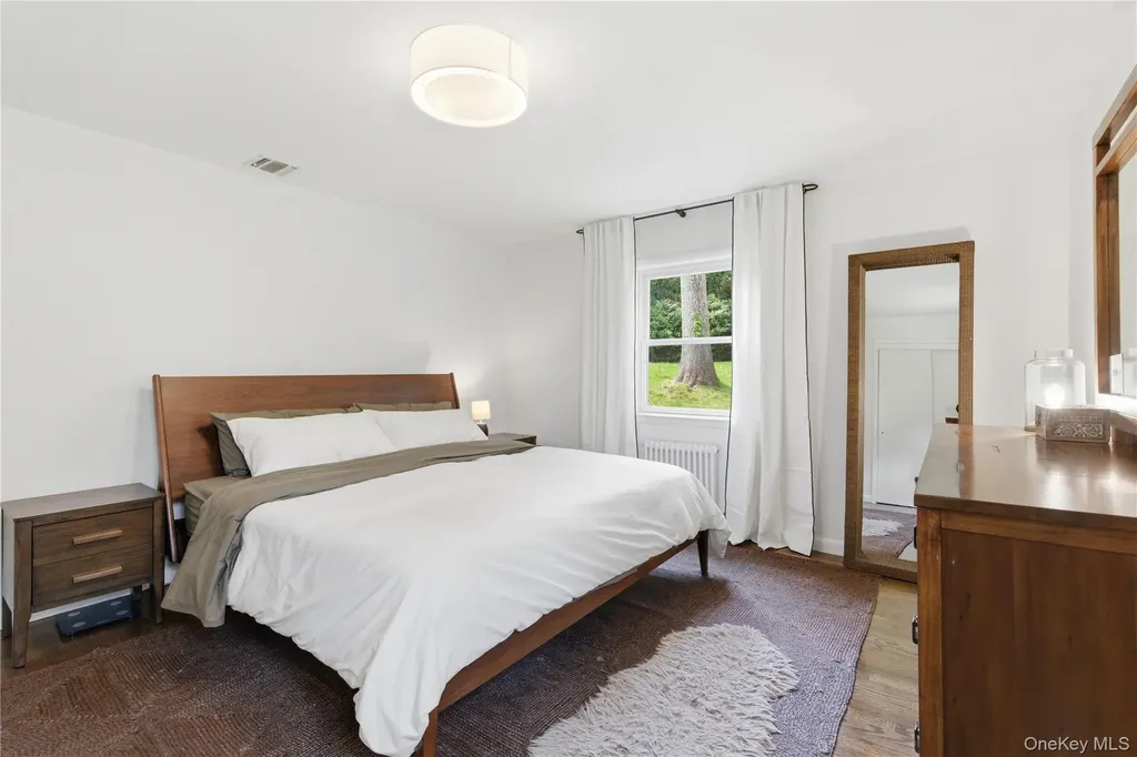 19 Erick Court Cold Spring Harbor NY 11724