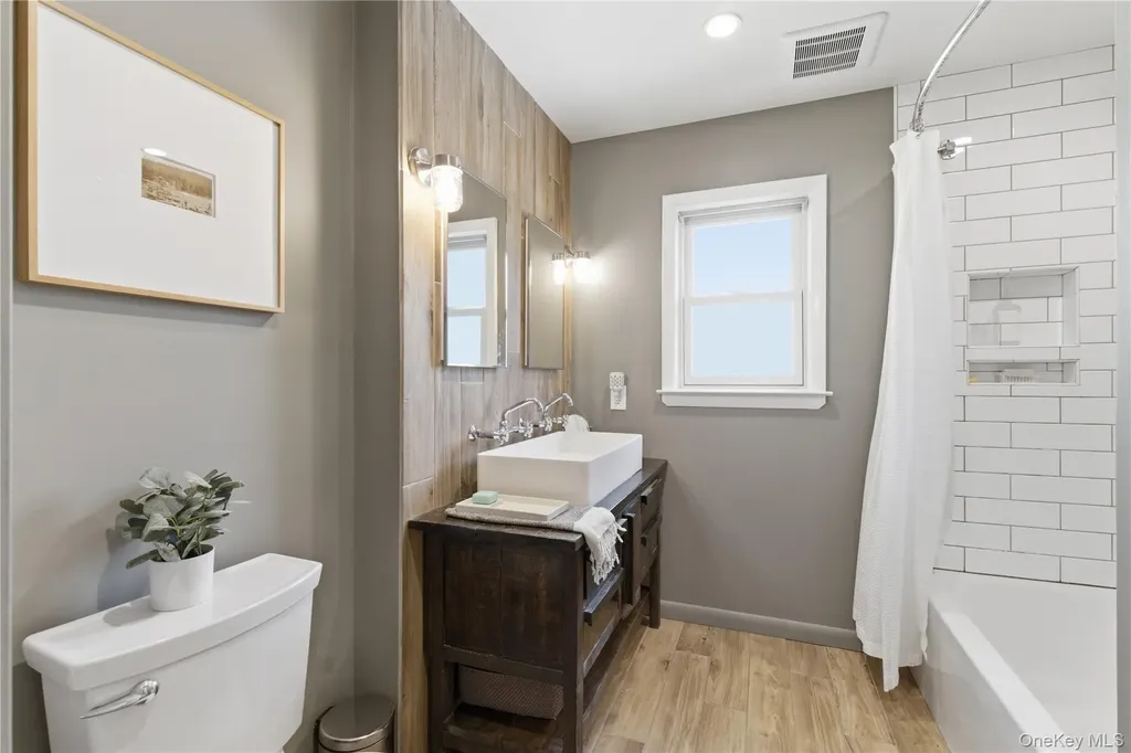 19 Erick Court Cold Spring Harbor NY 11724