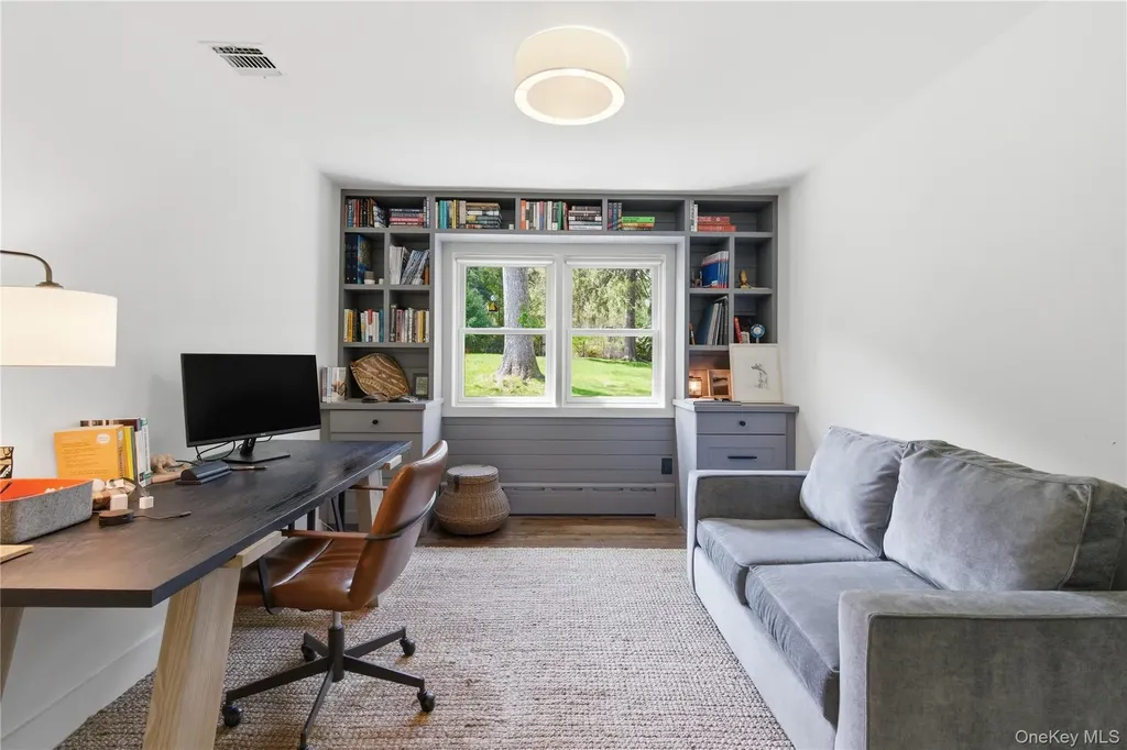 19 Erick Court Cold Spring Harbor NY 11724